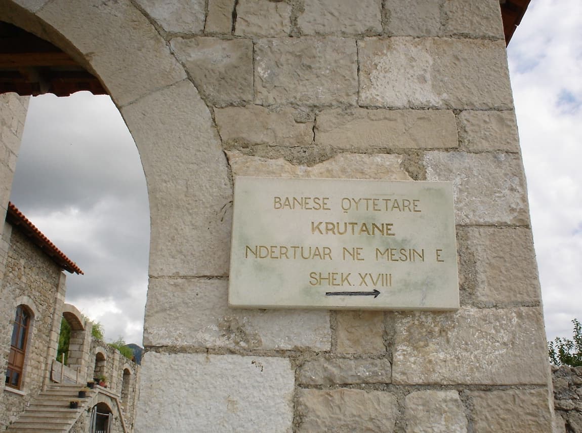 Pllaka — Banese Qytetare Krutane